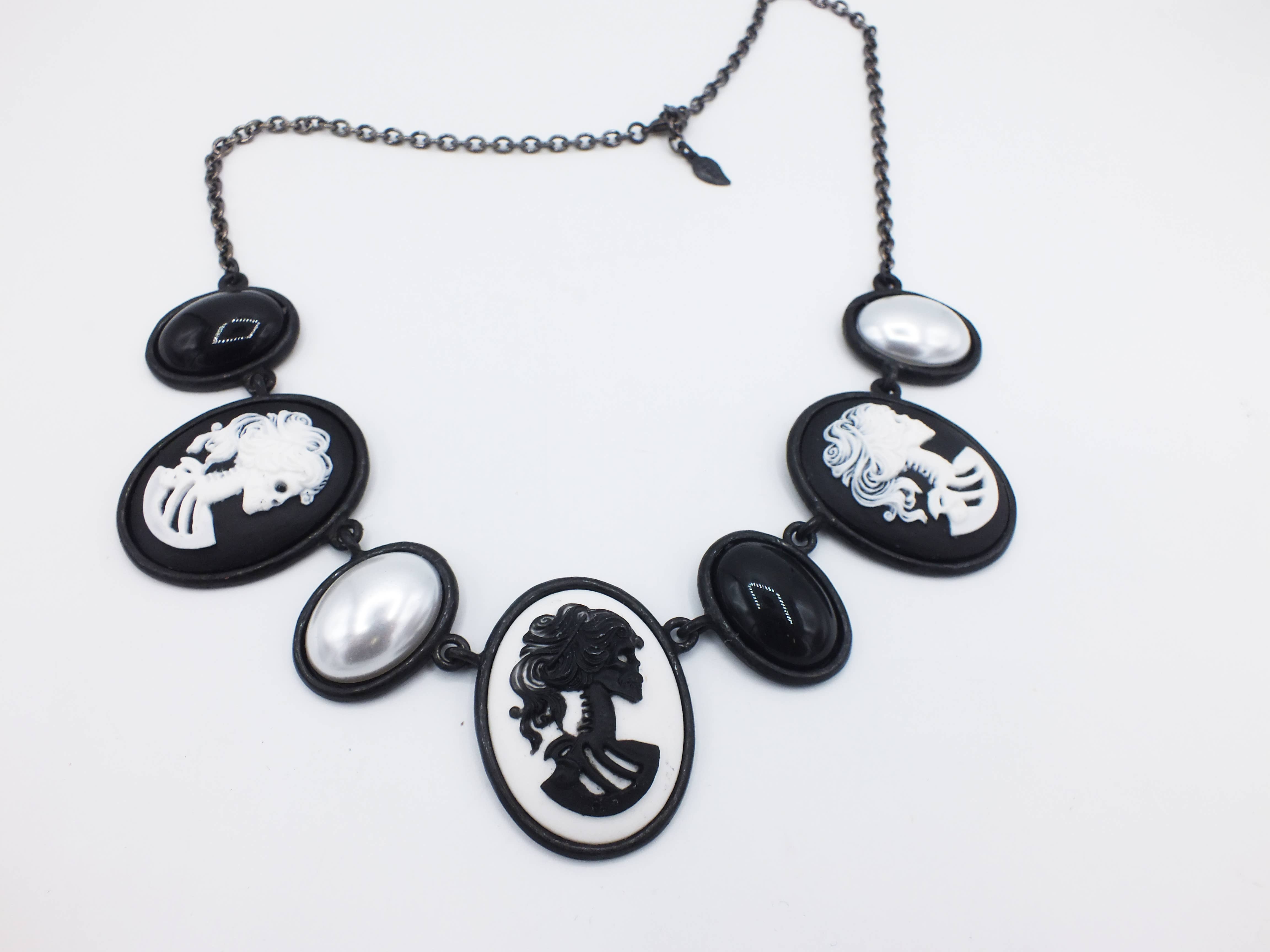 Fizz - Wholesale Pendant/Charm Necklace - Seven Cabochon "Grand" Necklace7