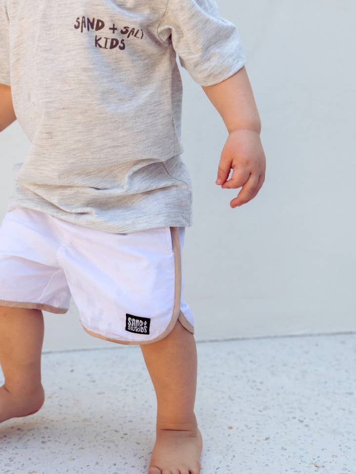 Boardshorts baciati dal sole per la vendita all'ingrosso da parte di SAND N SALT KIDS