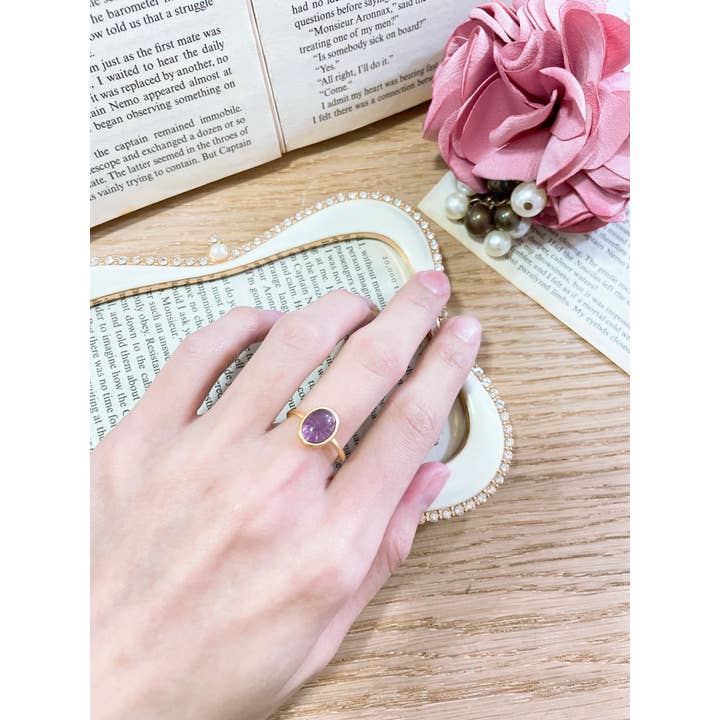 Zoey Simmons - Vente Solitaire - Petit anneau de cabine en améthyste - GF1