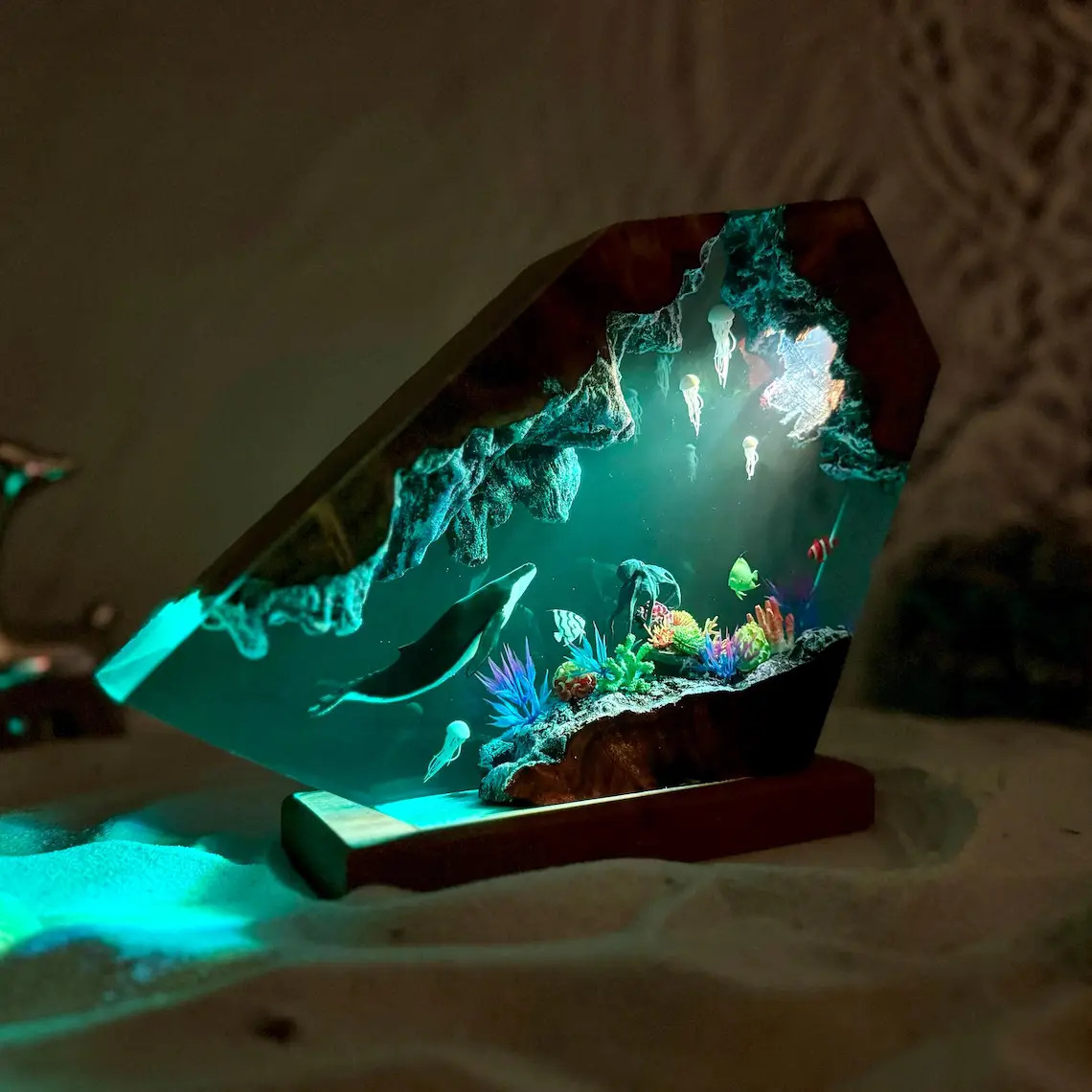 Merchemy - Wholesale Accent/Desk Lamp - Humpback Whale and Jellyfish Resin Ocean Marine Lamp Decor3