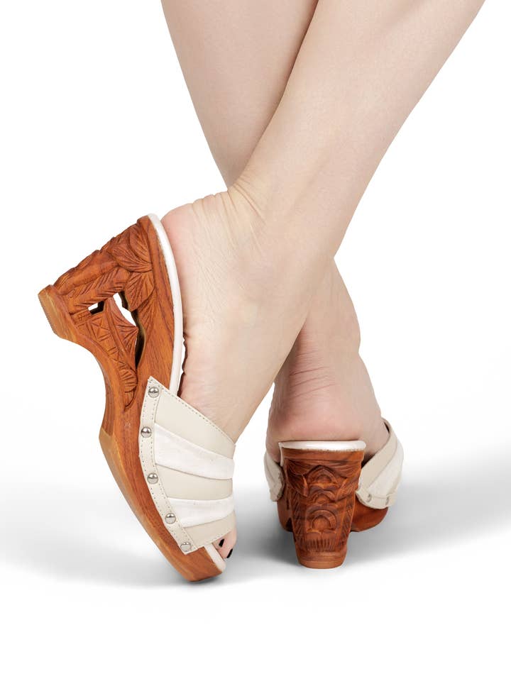 la chaussure à talon compensé Souvenir 3" sans bride cheville - en Powder Puff pour la vente par Lucky Lou Shoes