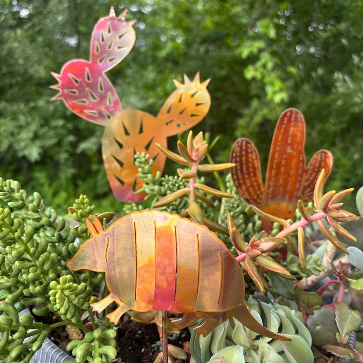 Clever Goods by Annabelle Noel Designs - Wholesale Garden/Lawn Stake - *NEW* Natural Copper Armadillo2