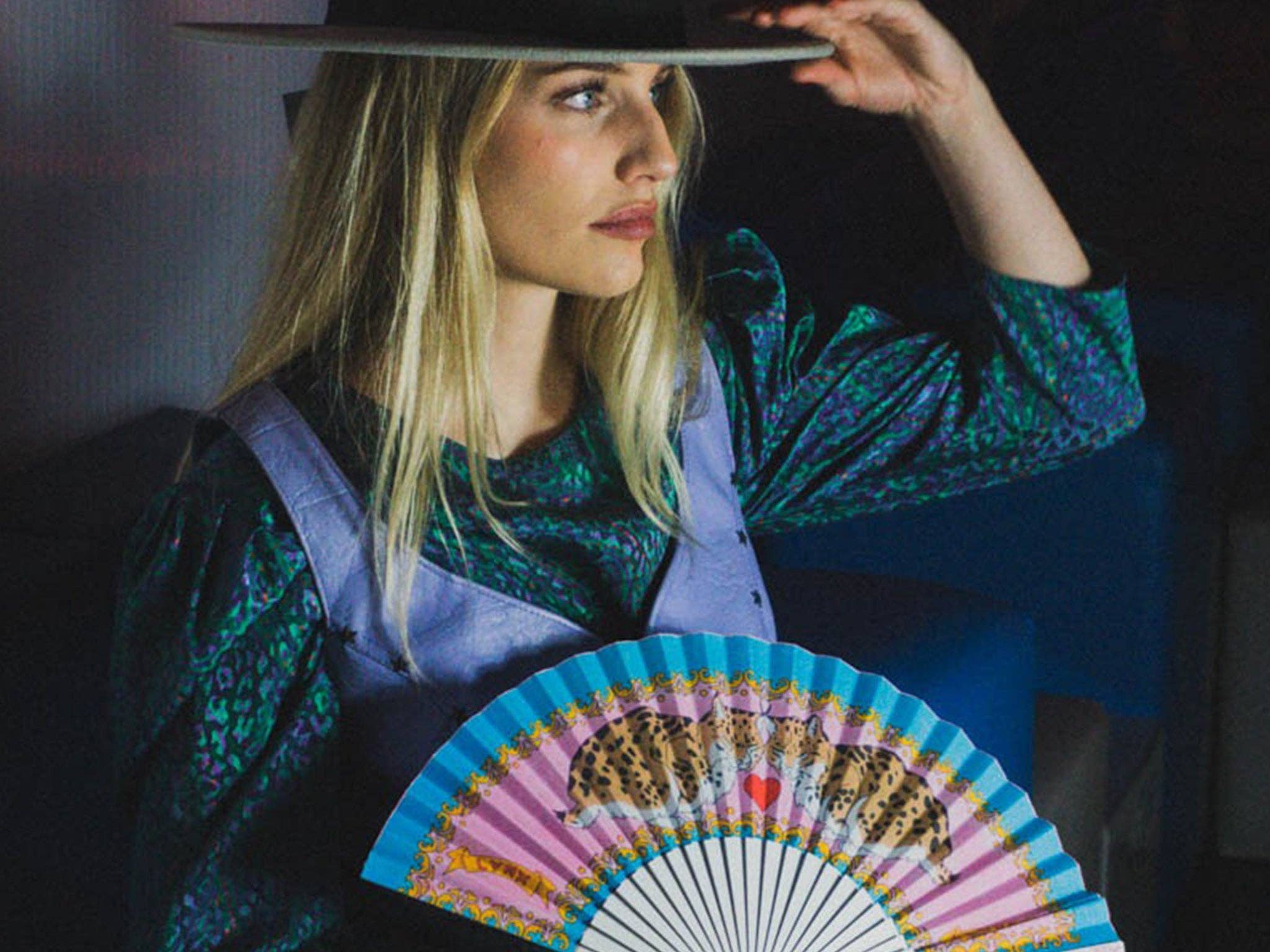 Khu Khu – Großhandel Handfächer – Love Lynxes Handfächer4