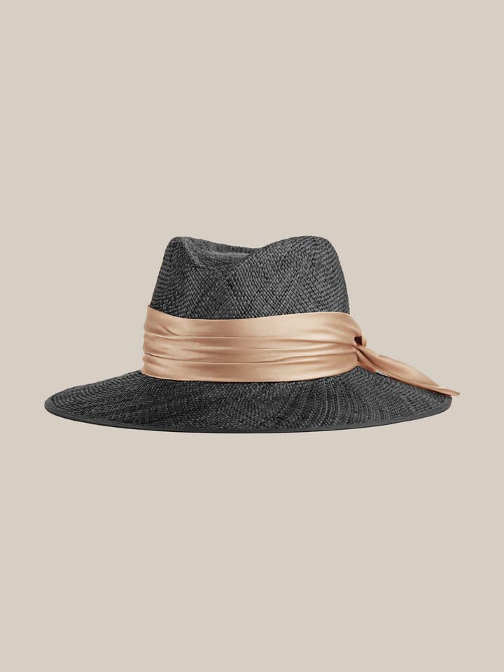 Sombrero de paja BILBAO JUNIOR negro con banda seda nude para venta al por mayor de DILARA LATROUS