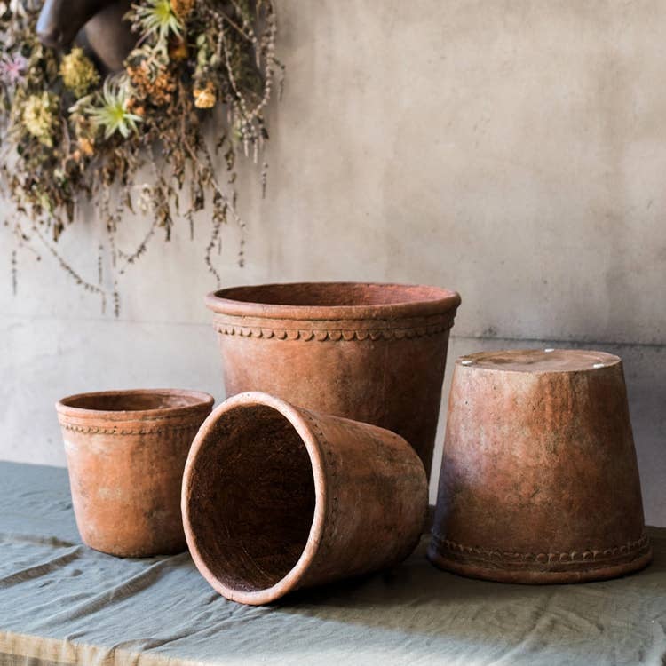 Rustic Reach - Vente Pot - Grand pot de fleurs en béton rouge en terre cuite9