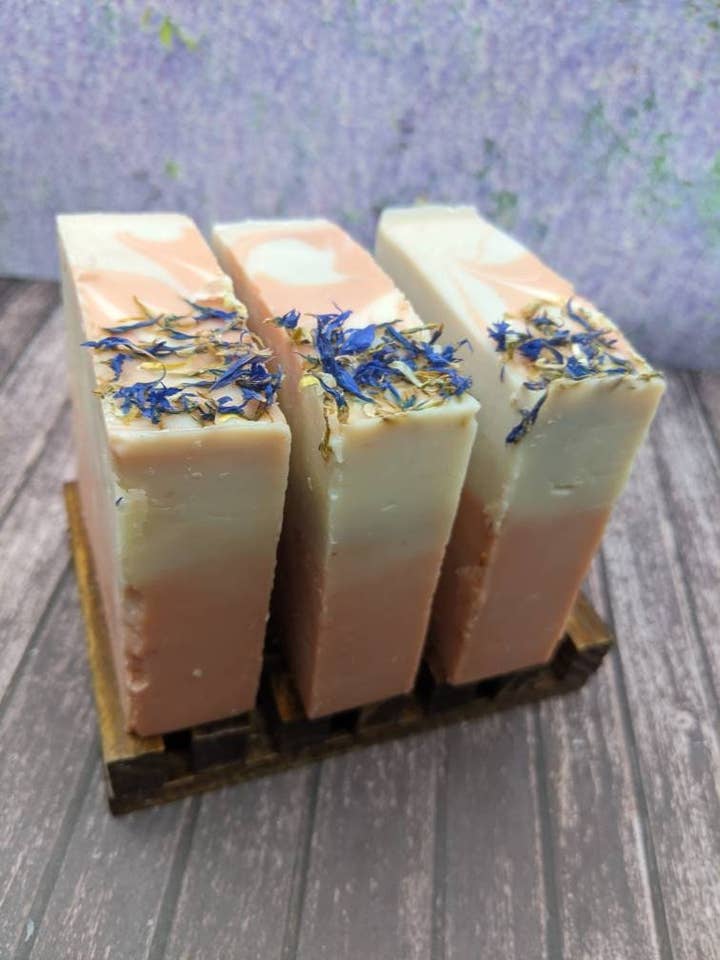 Savon artisanal naturel aux fleurs sauvages, procédé à froid pour la vente par Grandma Jean's Pennsylvania Kitchen