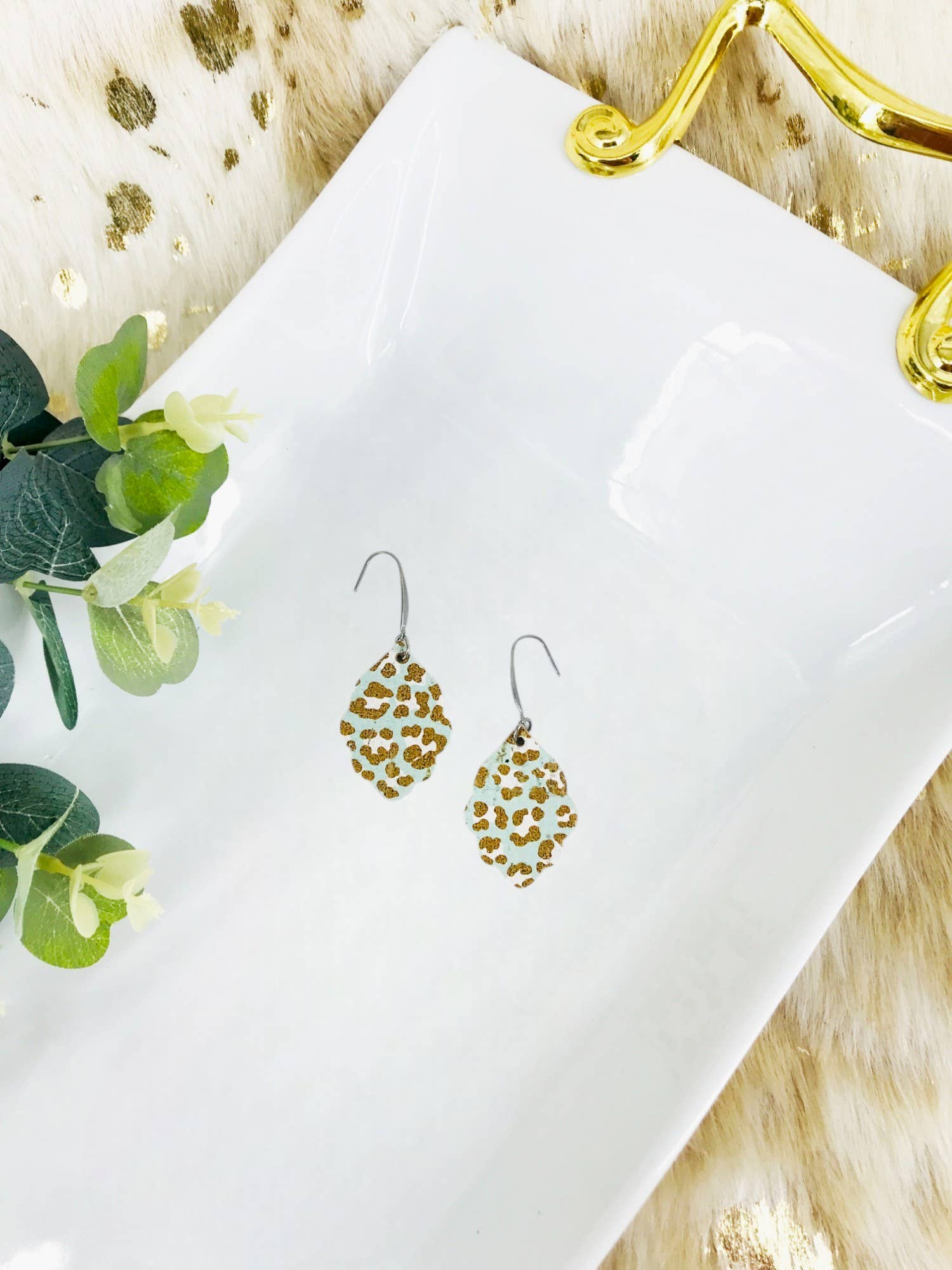 Magnolia & Peach Jewelry Boutique, LLC - Wholesale Dangle Earrings - Genuine Leather Earrings - E19-29310