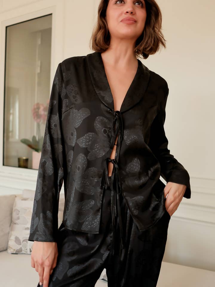 Tone-on-tone patterned knotted top for wholesale by LOVIE & CO