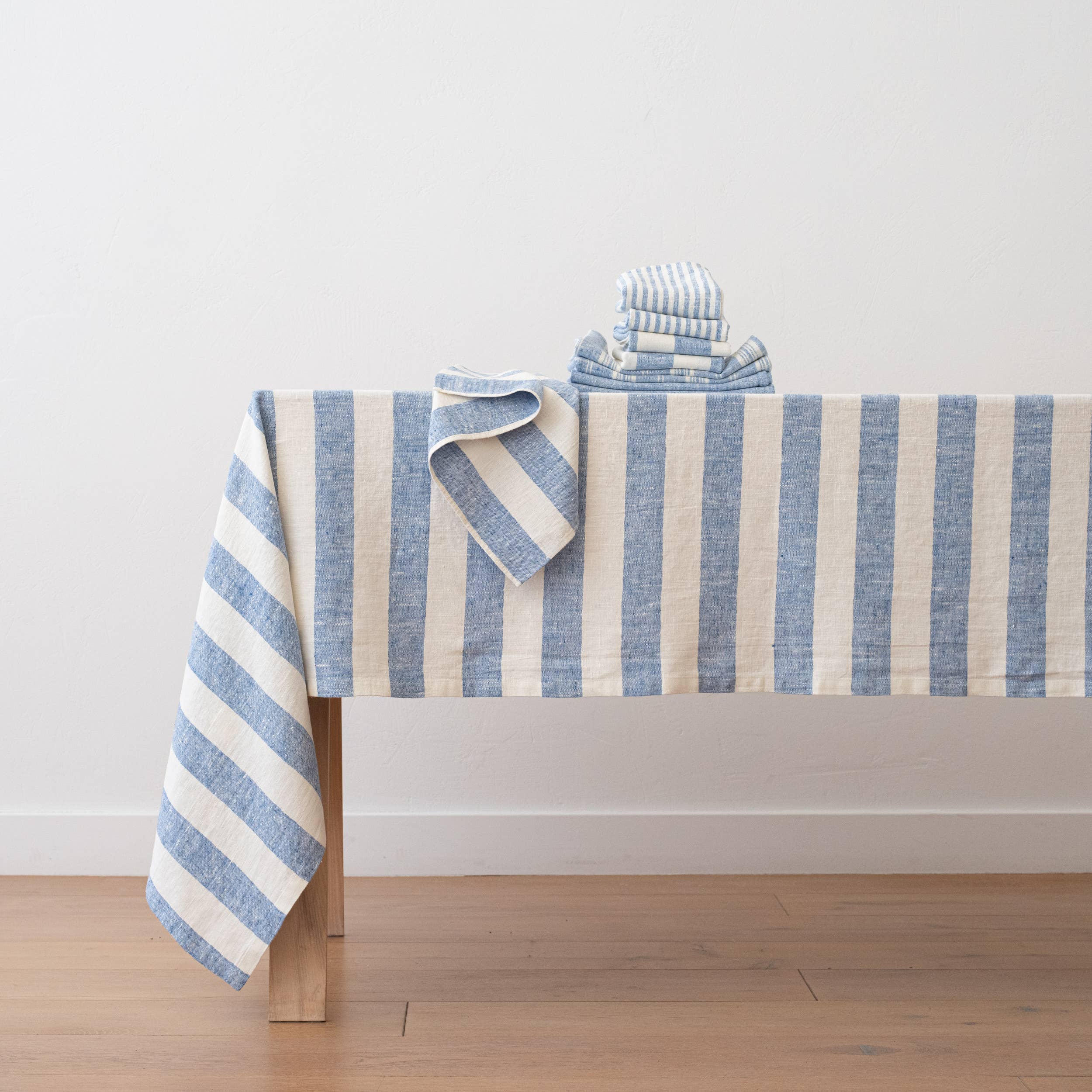 LinenMe - Wholesale Tafelkleed - Linnen Tafellaken Blauw Wit Philippe7