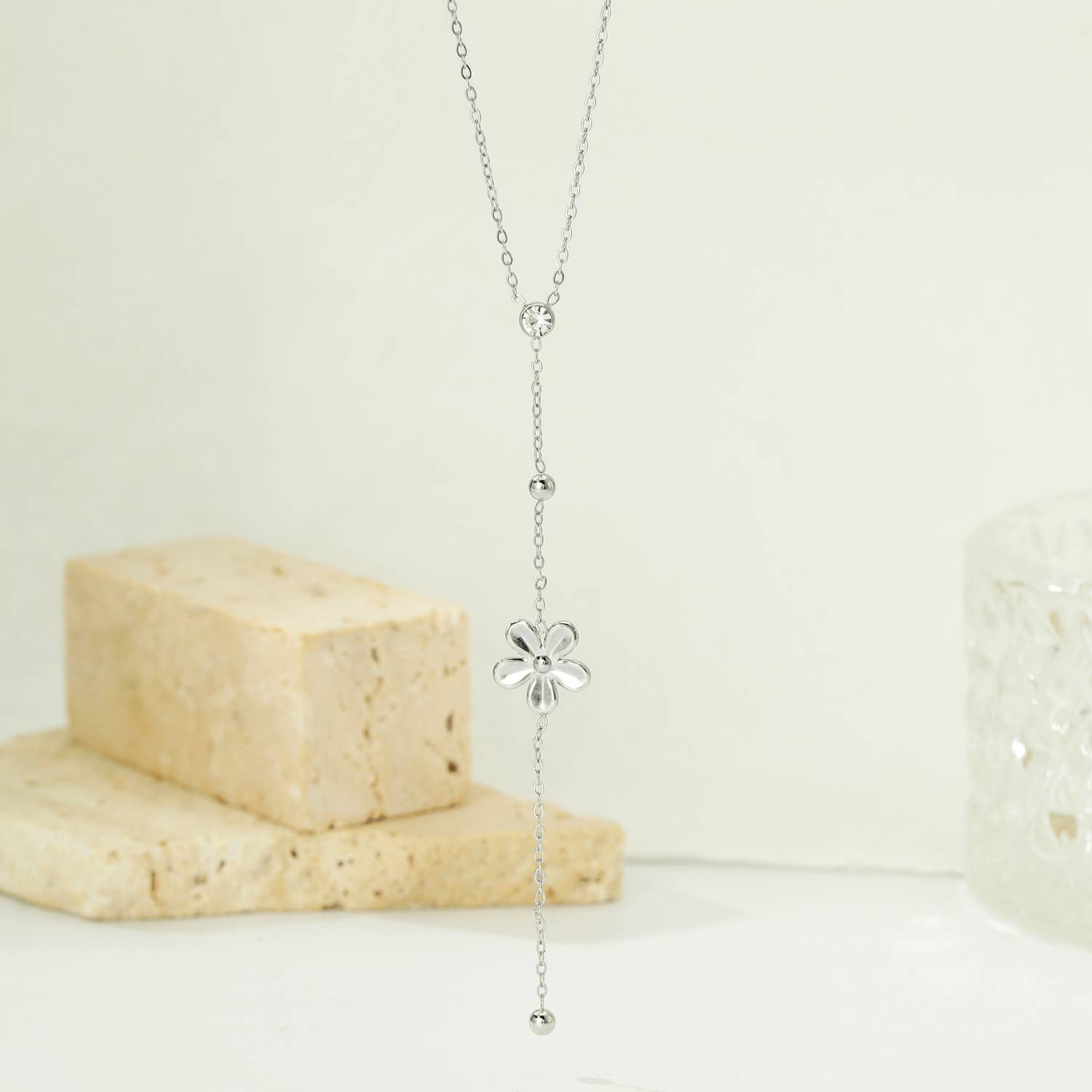 Kapyco - Wholesale Y-Neck/Lariat Necklace - Y-shaped flower necklace in stainless steel - BJ2102881