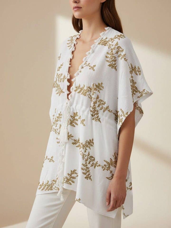 Haut à enfiler bohème brodé avec pompons JCL903306 pour la vente par JC Sunny Fashion