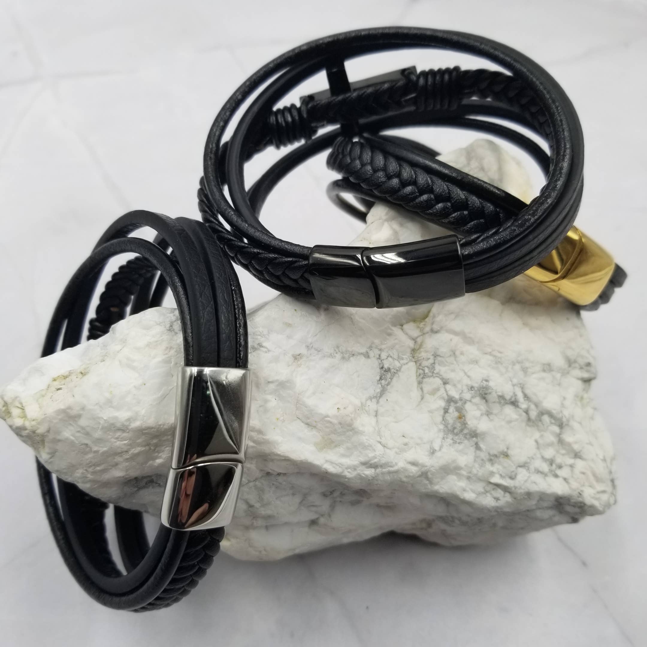 The Pretty Jewellery – Engroshandel Armbånd – Lagdelt læder Cross Armbånd - Magnetisk Snap4