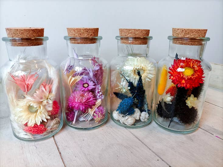 DRYdecorations - Vente Fleur séchée/pressée - Bouteille avec bouchon en liège remplie de fleurs séchées SILKE2