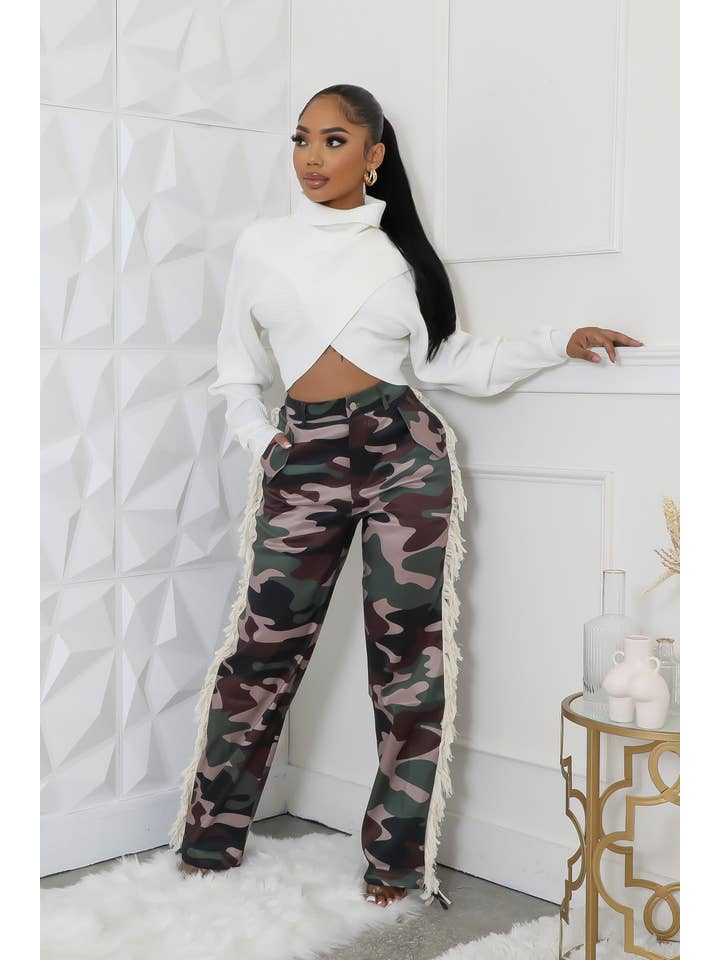 SCHUTKLEUR CAMOUFLAGE JOGGINGBROEK MET FRANJES AAN DE ZIJKANT voor groothandel op Faire