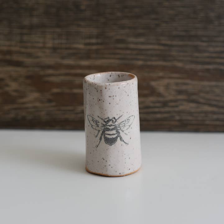 Tiny Gobelets - Abeille pour la vente par Mud & Maker