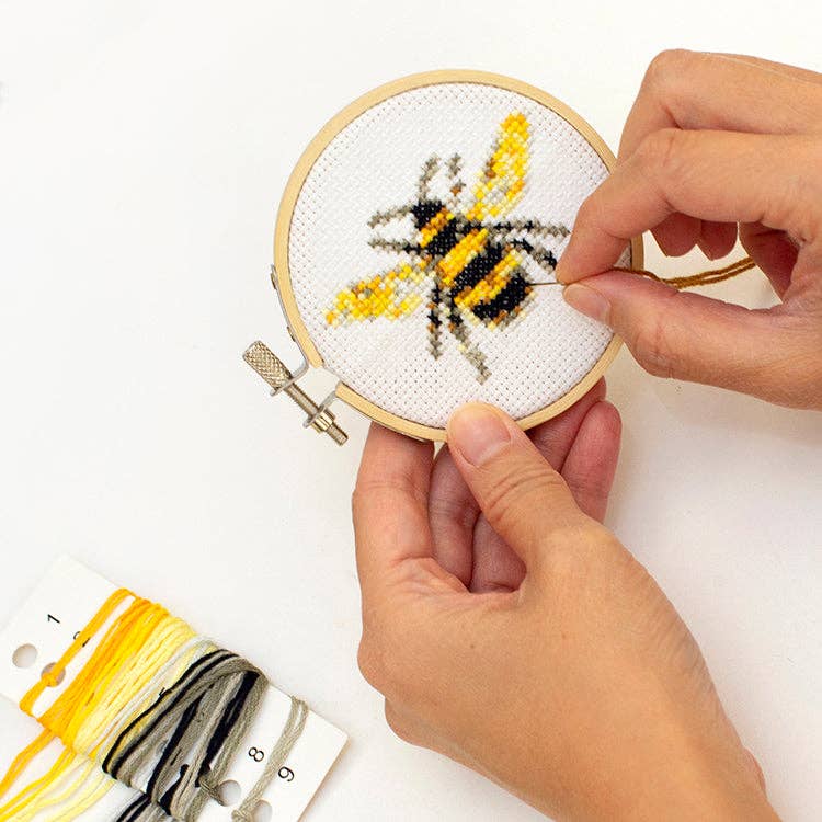 Kikkerland Design Inc - Wholesale Embroidery/Cross Stitch Supplies - Bee Mini Cross Stitch Embroidery Kit2