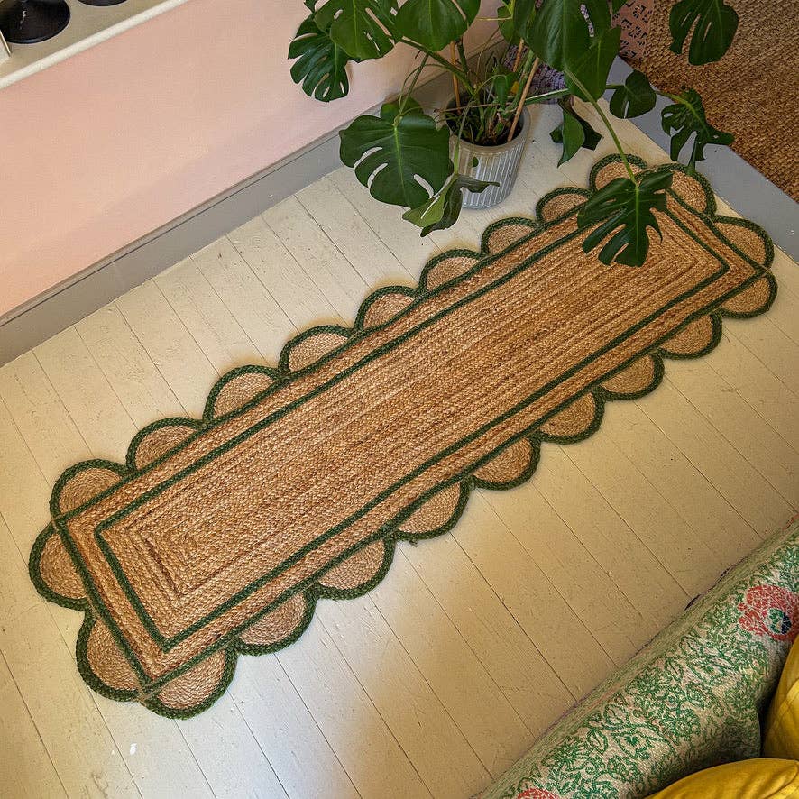 Constance & Denny – wholesale Runner rug – NEW SPRING GREEN Scalloped Hand Woven Jute Runner0