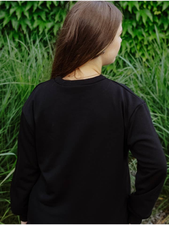 New Hope | Textile Souvenirs & Custom Branding - Wholesale Graphic Sweatshirt - Women's - Unisex cotton sweatshirt with unique Prague print(139S)2