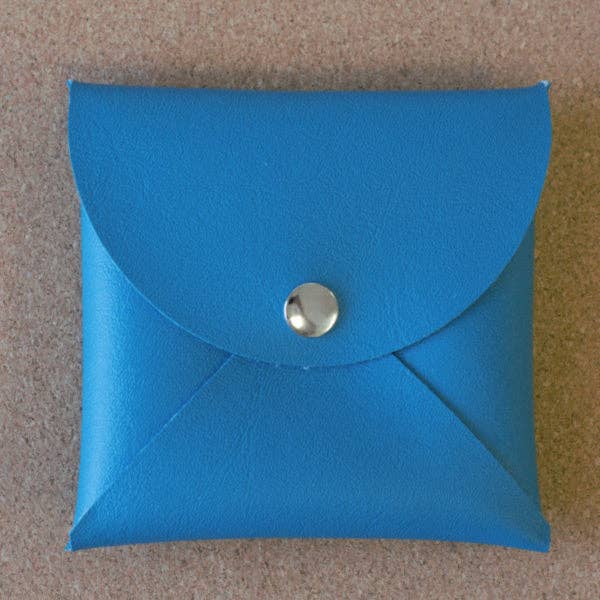 Hip til at være firkantet imiteret læderpose i blågrøn for engroshandel hos Lucky Cat