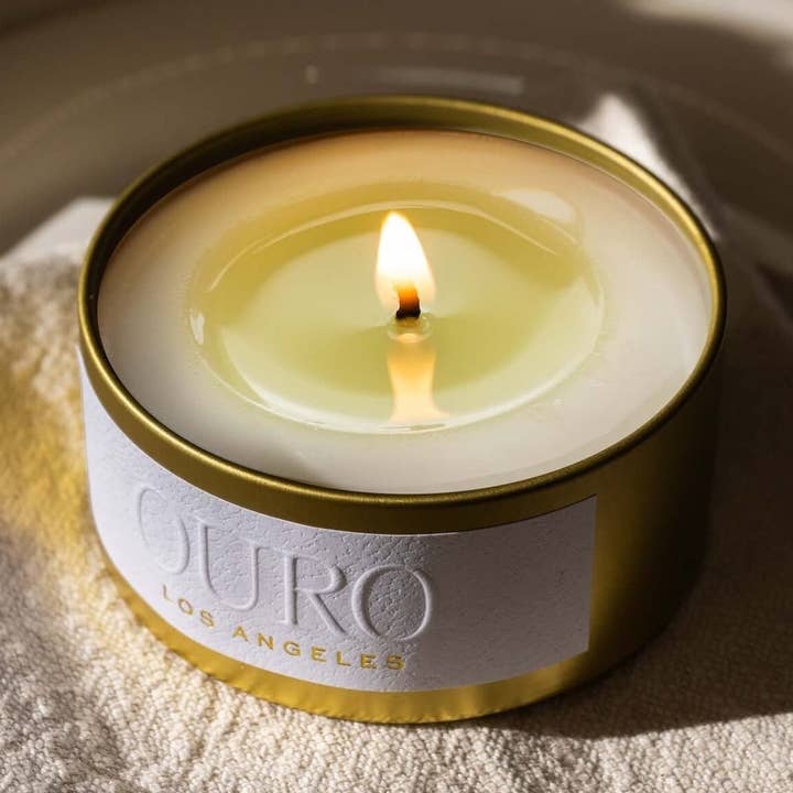 Lata de velas navideñas The Gold Collection de 5 oz para venta al por mayor de OURO Los Angeles