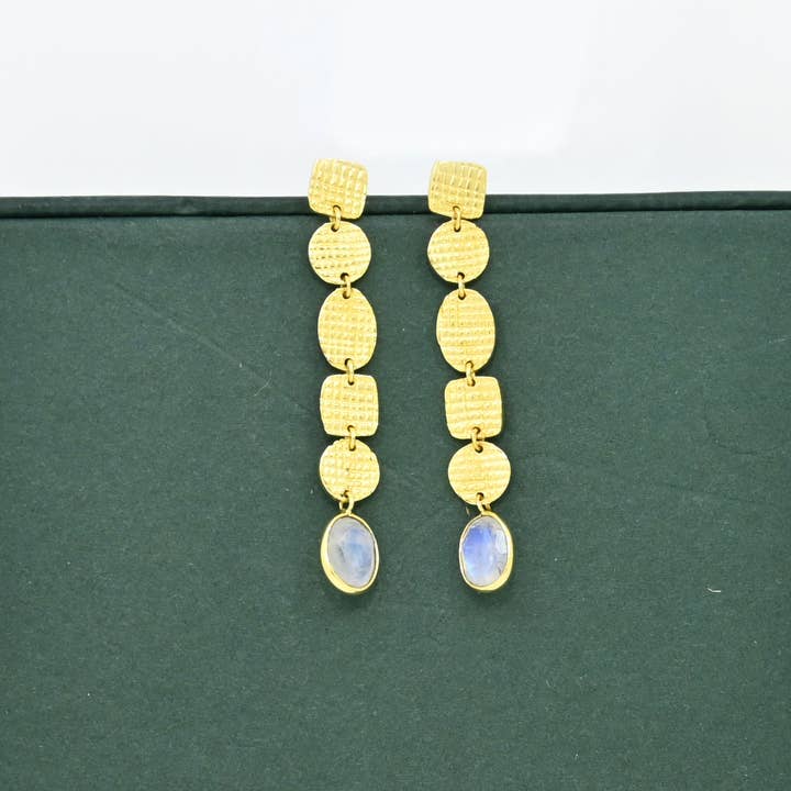 Bria Örhängen Guldpläterade - Regnbågsmånsten för wholesale av Schmuckoo Berlin