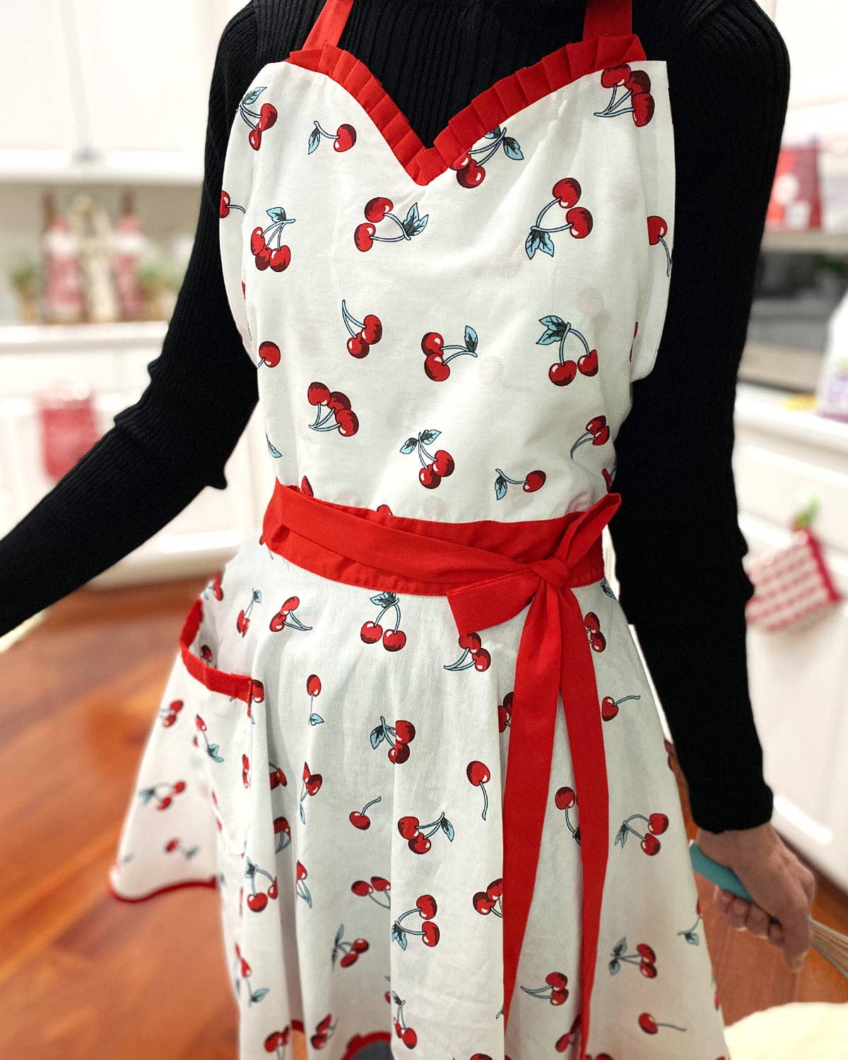 Wrapables.com - Wholesale Apron - Wrapables Adjustable Flirty Hostess Apron32