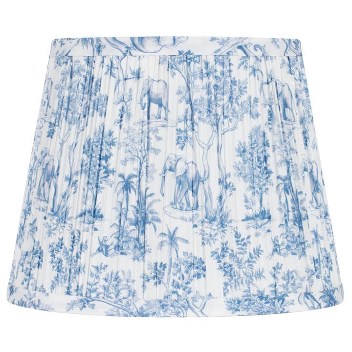 Abat-jour plissé en tissu rigide 8x11x8,5"H pour la vente par Couture Lamps