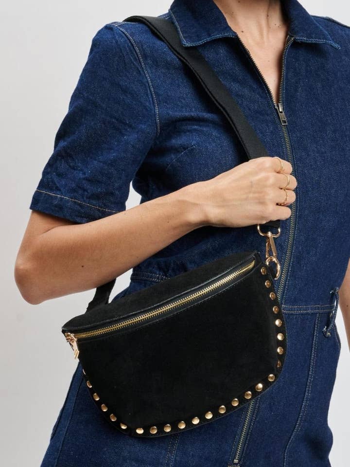 36248SUM Sac bandoulière/sac à bandoulière en daim clouté Gizelle pour la vente par MiMi Wholesale