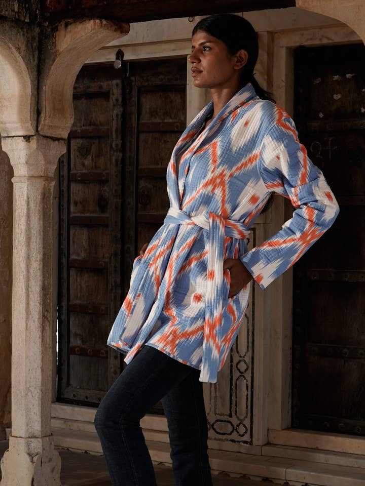 Giacca kimono di cotone da donna trapuntata con disegno ikat e colori pastello for wholesale by MALINI FASHION DESIGN PRIVATE LIMITED