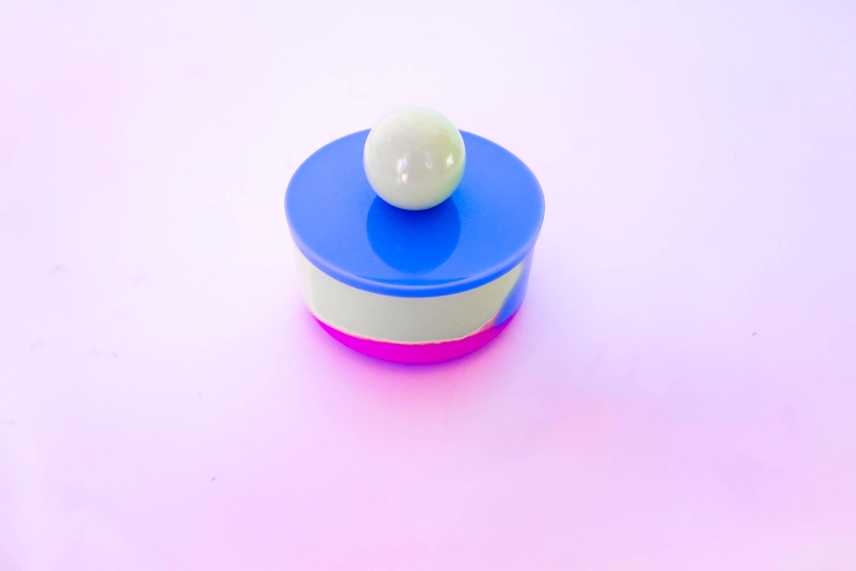 Resin at the Disco - Venta al por mayor Bandejas/platos/boles decorativos - Recipiente Rosie con tapa2