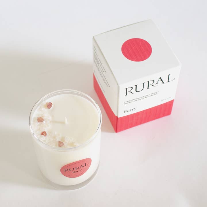 Bougie Coco-Soy Berry Classic en verre avec pierres précieuses pour la vente par Rural Candles