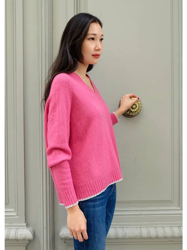 JULIA PARIS - Wholesale Knit Sweater - Women's - V-neck sweater in a wool and cashmere blend