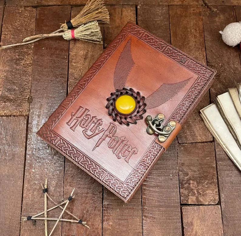 MNM HANDICRAFTS – wholesale Journal och dagbok – Harry Potter läderjournal med trollformelboken, trollkarlsbok0