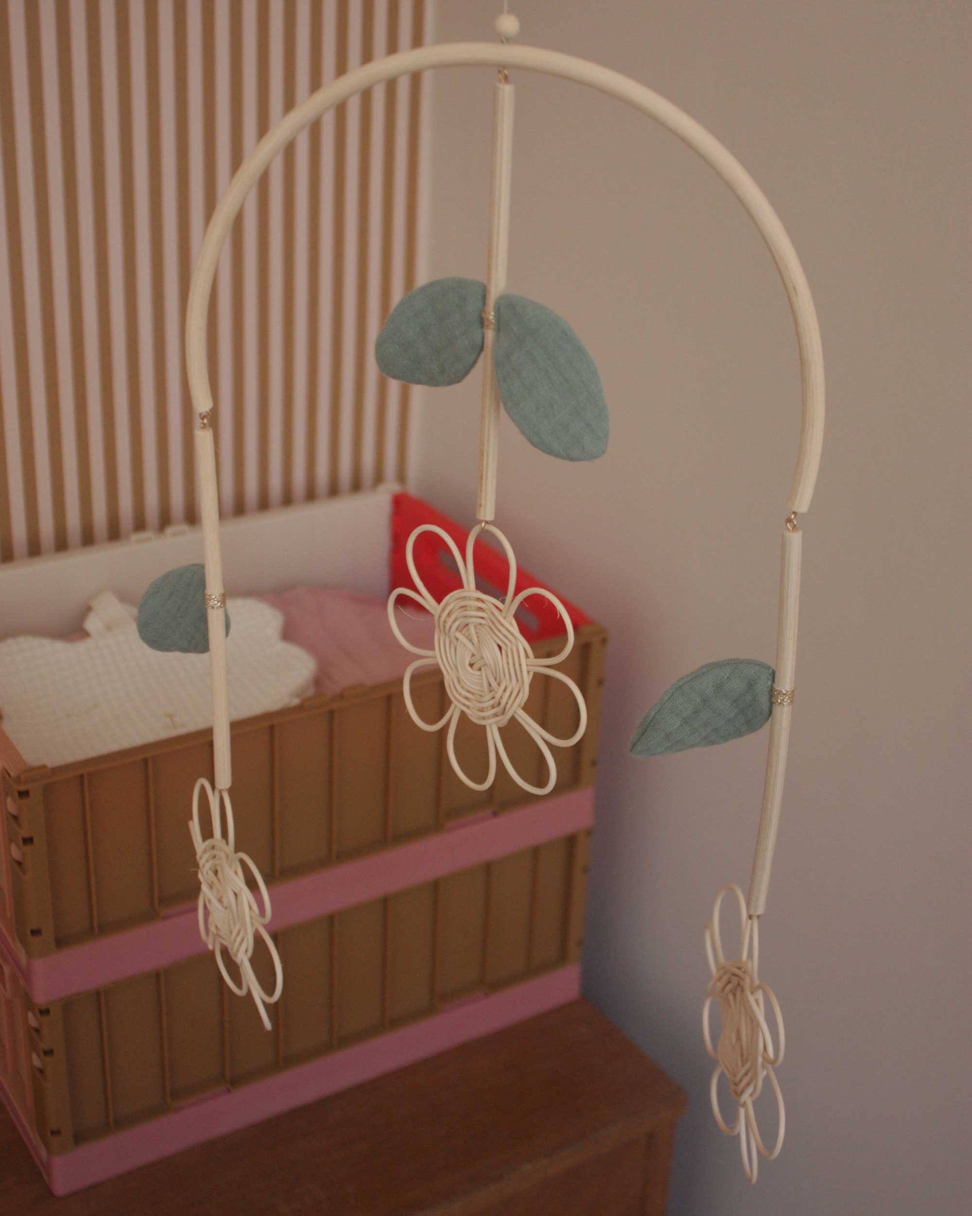 ateliersolelh - Wholesale Baby Mobile - mobile hanging daisies2
