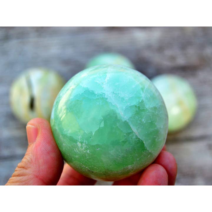Kaia & Crystals – Engroshandel Spirituelle sten og krystaller – PistacieKalcit Kugler 1 kg (3-6 stk) - (40 mm - 60 mm)9