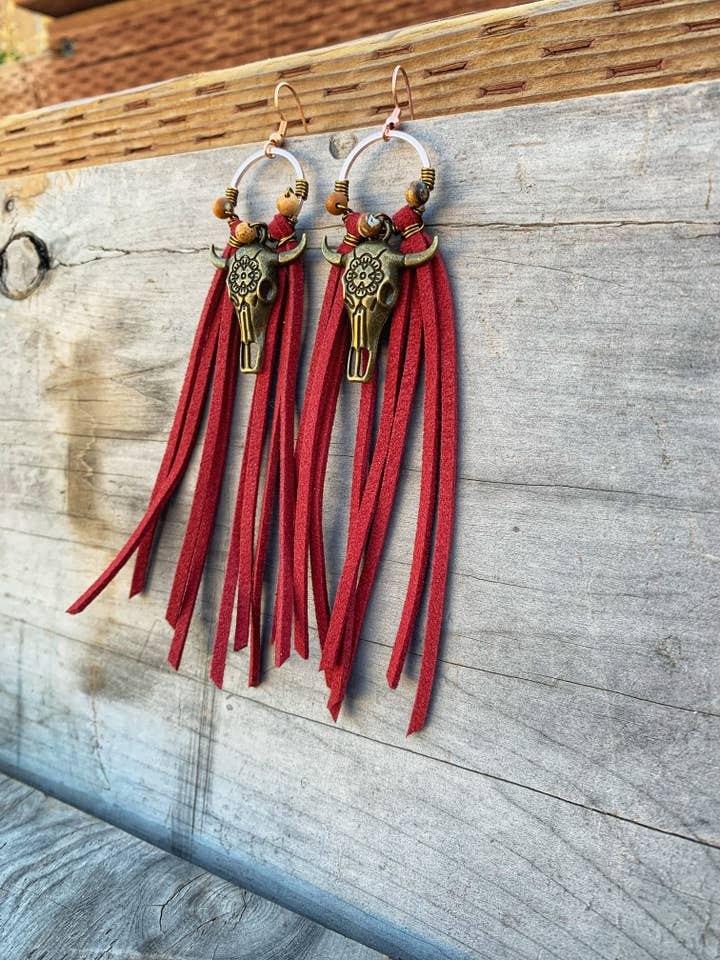 Fringe Bullhead øreringe for engroshandel hos Fierce Fringe Couture