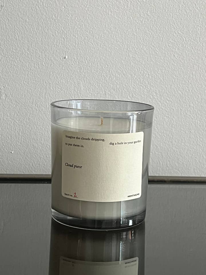 PIÈCE DE NUAGE - AMBRE, VANILLE, BOUGIE FUMÉE pour la vente par MONTAIGNE