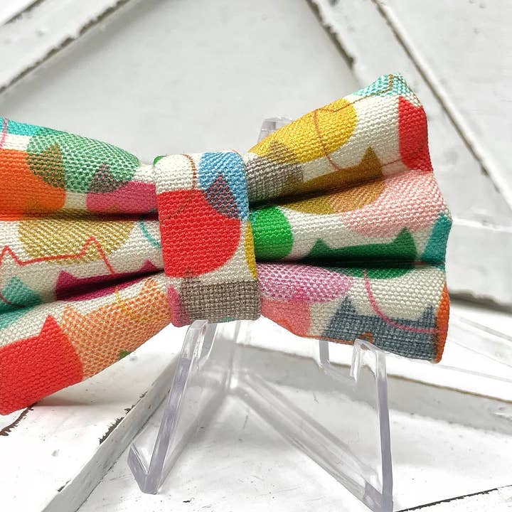 Fliege mit Cheshire-Katze für den Großhandel von The Bowfessional Inc.