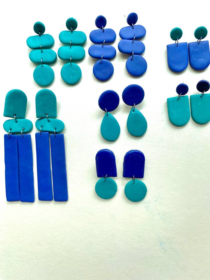 BAHAUS-kollektionen Handgjorda Geometriska Örhängen i Polymerlera för wholesale av Studio Khira