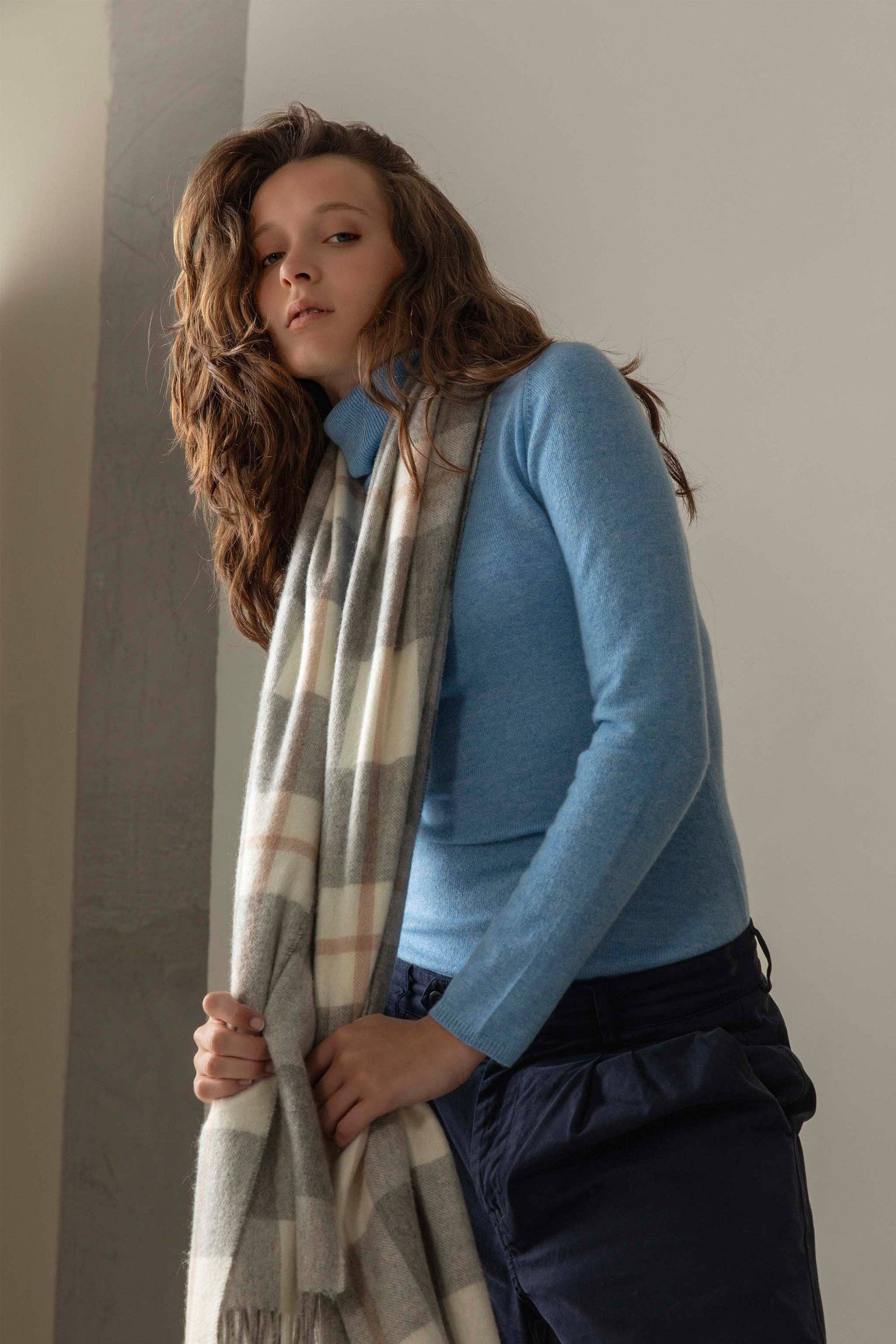 Kiltane - Wholesale Scarf - Unisex - Made In Scotland Contemporary Check Cashmere Stole - Grey0