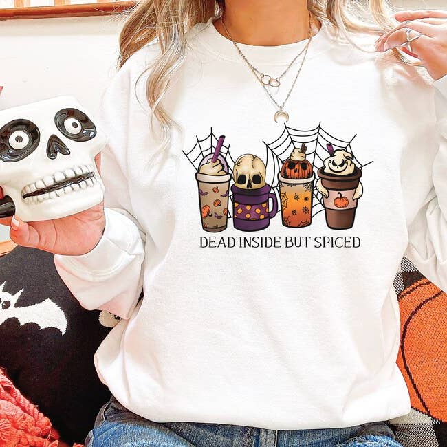 Sudadera de Halloween Dead inside but Spiced para venta al por mayor de Kelli's Creations