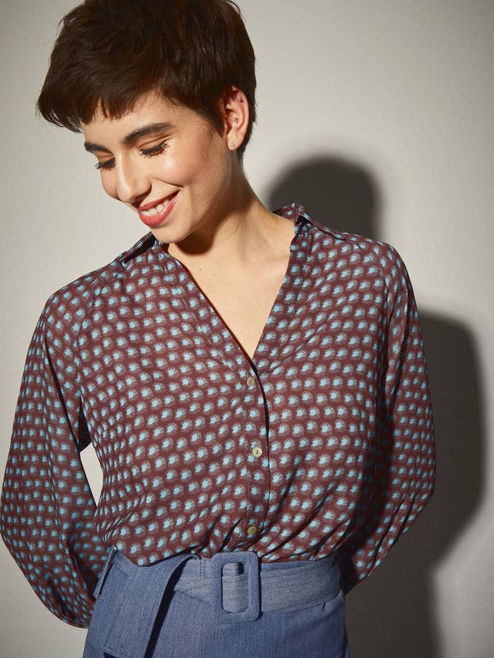 Blouse imprimée marron pour la vente par Dolores Promesas
