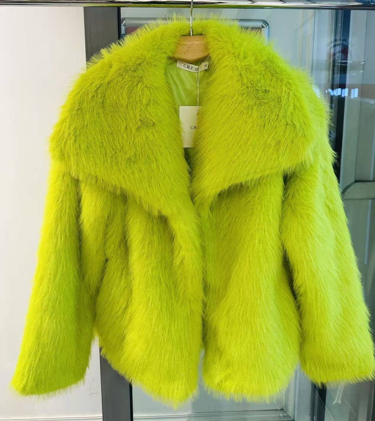 DIX-ONZE – wholesale Fur/faux fur coat – Women's – Short Faux Fur Jacket – Elegance & Softness17