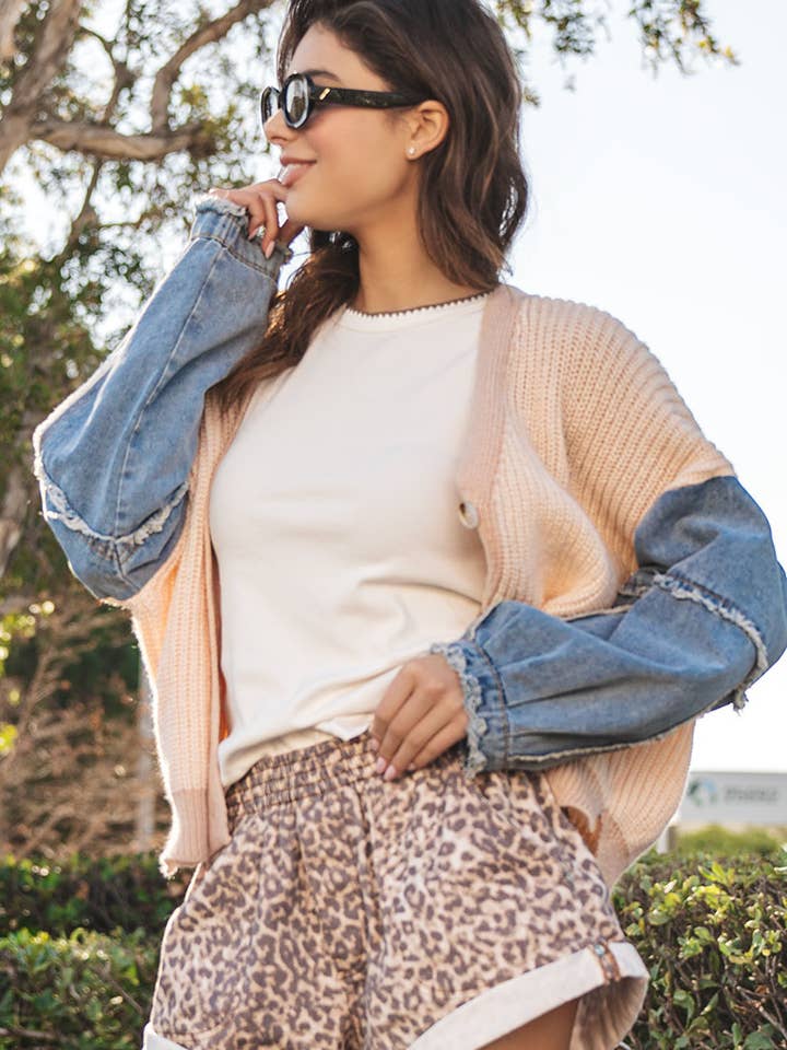 Urban Daizy - Wholesale Shorts - Women's - Spring Elastic Waist Cuffed Print Shorts1