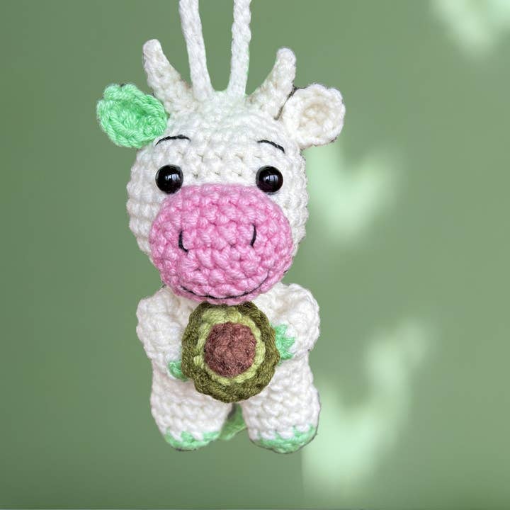 Anh2 LTD – Großhandel Rückspiegeldeko – Unisex – Gehäkelte Kuh, Erdbeer-Kuh, Autodekoration zum Aufhängen3