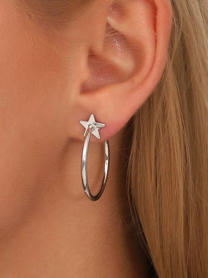 Boucles d'oreilles clous étoile argentée sur cercle pour la vente par AVENS