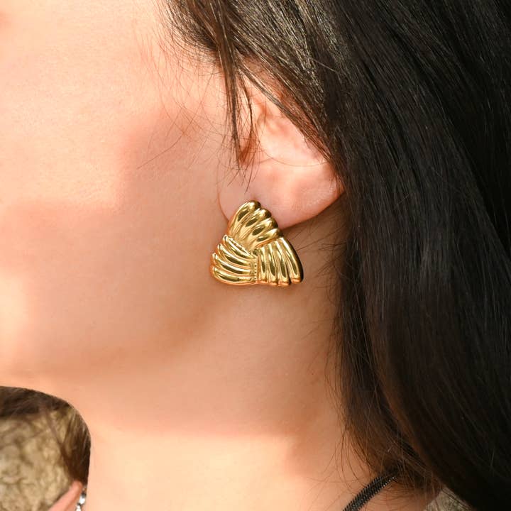 Blueyejewelry - Vendita all'ingrosso Orecchini pendenti - Orecchini Geometrici - Orecchini a Conchiglia Impermeabili con Creste11