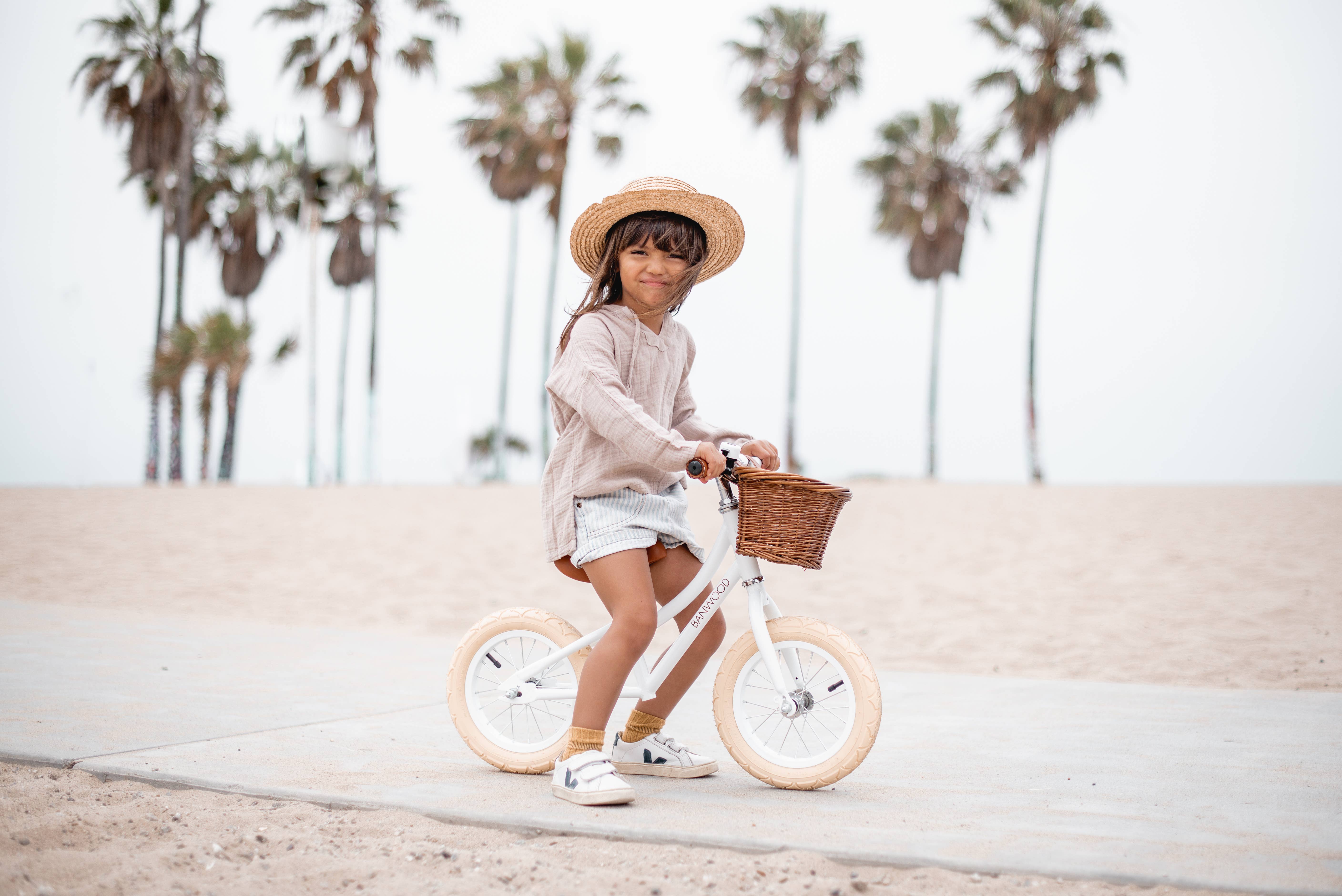 Banwood SL Europe - Wholesale Bike/Scooter - Kids - BANWOOD BALANCE BIKE FIRST GO VINTAGE - WHITE4