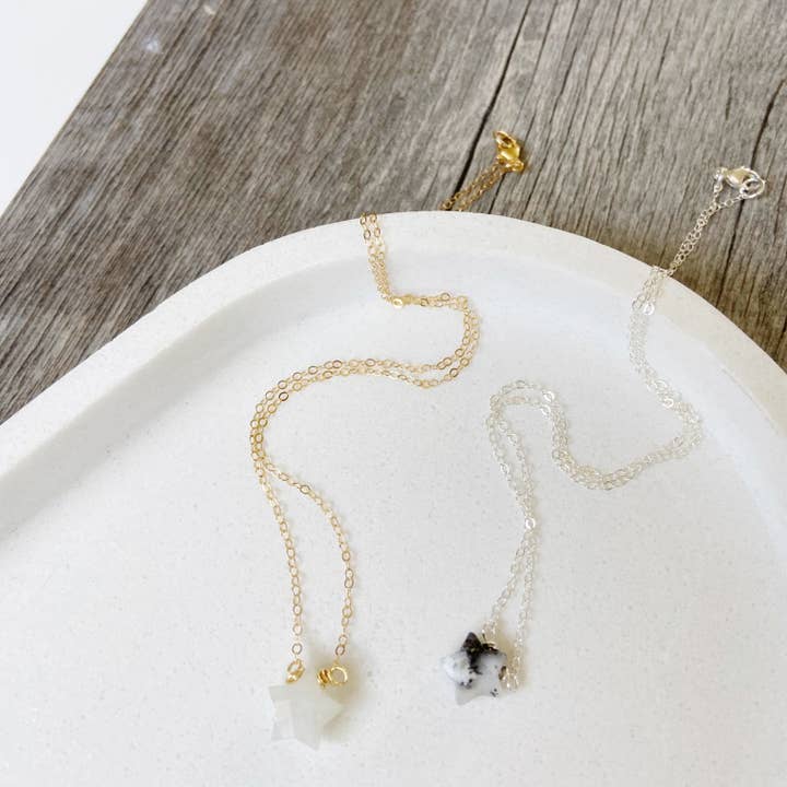 Ras-de-cou en forme d'étoile | Labradorite | Pierre de lune | Doré et argenté pour la vente par Champagne on a Wednesday