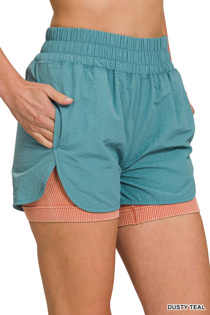 42POPS - Vendita all'ingrosso Pantaloncini sportivi - Donna - Shorts da corsa Windbreaker con vita arricciata e tasche11